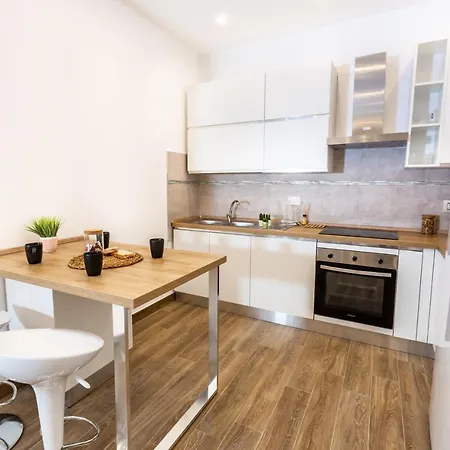 Noh Collection 2bdr Apartment- Vatican Area *