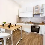 Noh Collection 2bdr Apartment- Vatican Area *